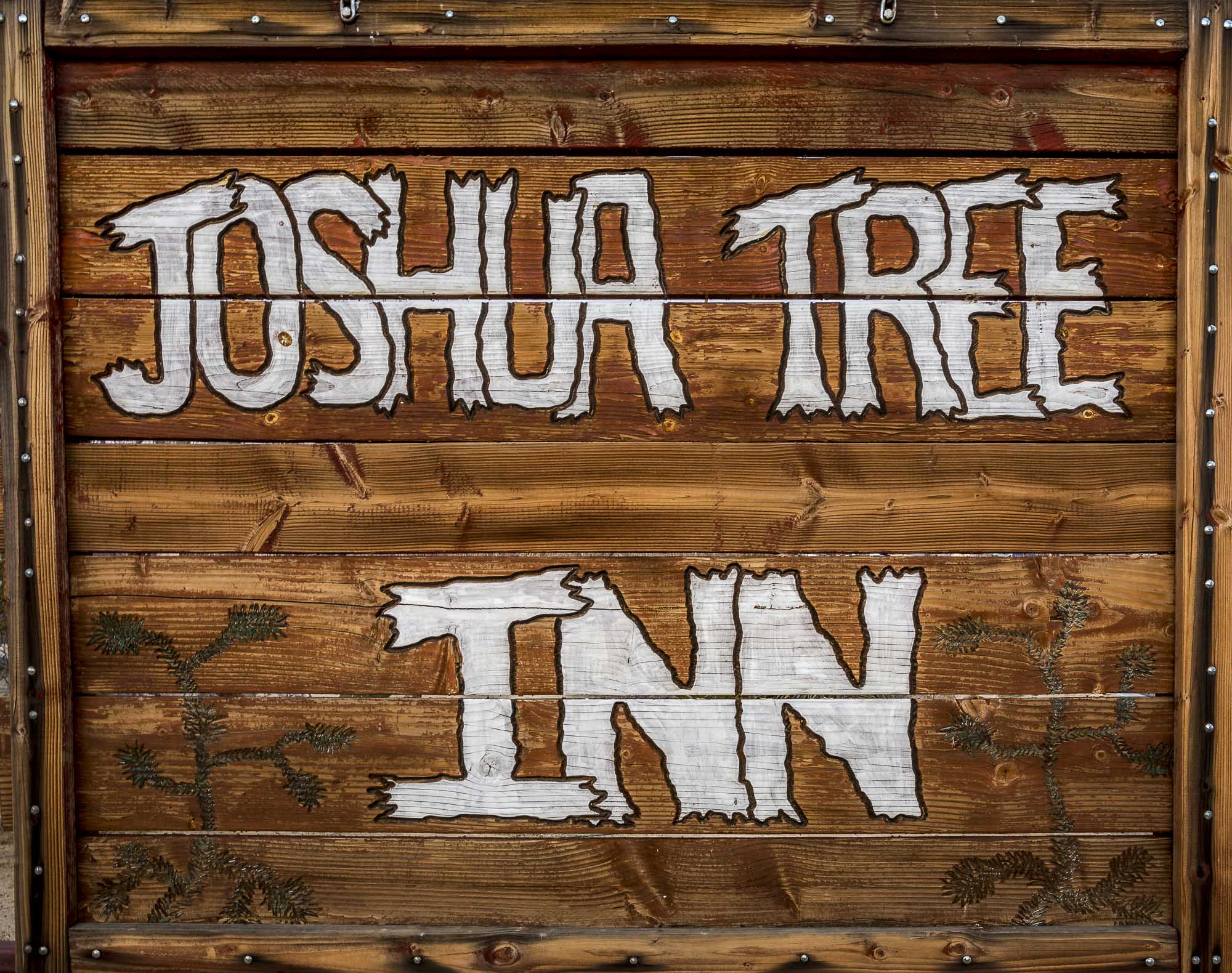 A wooden sign that says joshua tree inn 